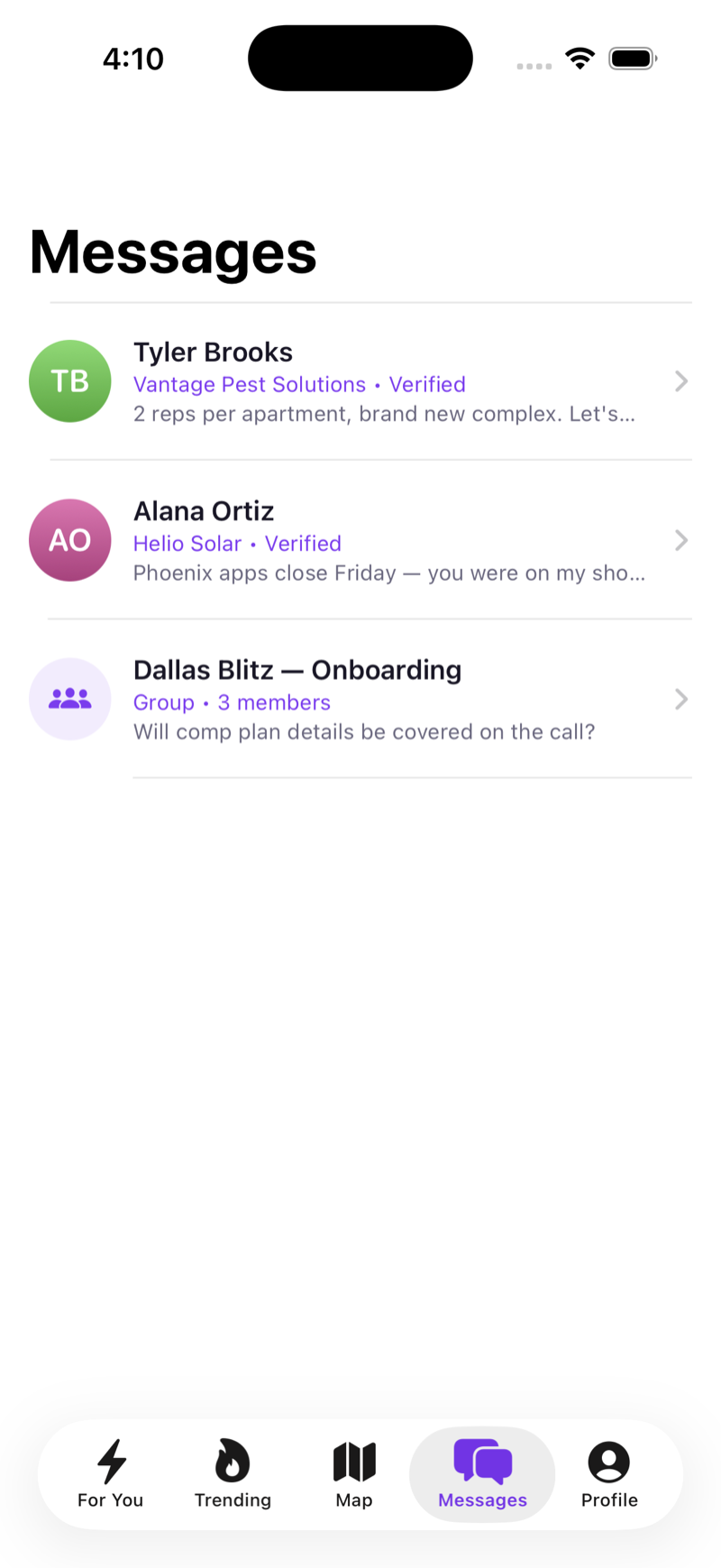 BlitzFinder messages — chats with verified managers and a crew group chat